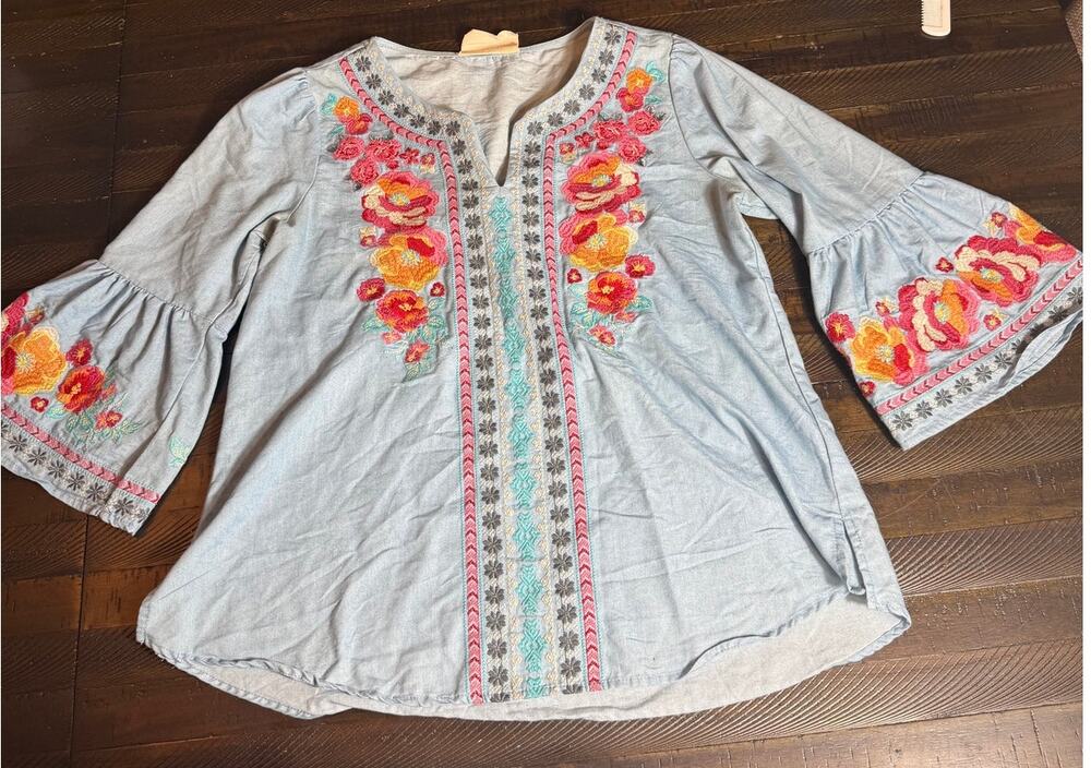 Savanna Jane Womens Floral Denim Top Size Medium Bell Sleeves Boho Embroidered